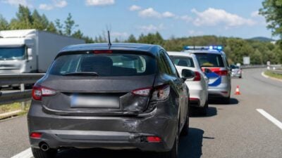Drei Verletzte nach Pkw-Kollision auf der A1 bei Laakirchen