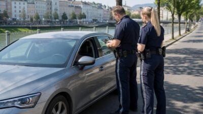 Drogenspeicheltest: Polizei nimmt Führerschein am Rudolfskai ab