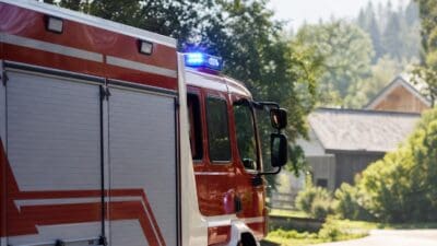 Feuerwehr löscht Müllcontainerbrand in Strass im Zillertal