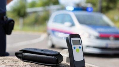 Kassiererin in Mödling soll mit Glasflasche bedroht worden sein