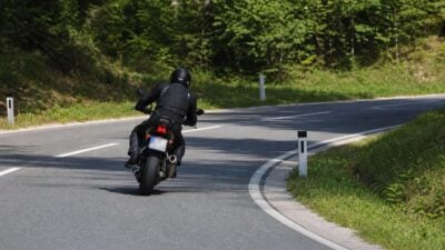 Motorradfahrer auf L573 verletzt