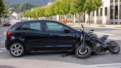 Motorradfahrer bei Überholmanöver in Reutte verletzt