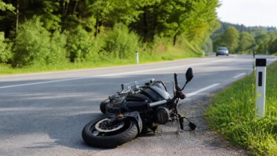 Motorradlenker bei Frontalzusammenstoß auf B38 verletzt