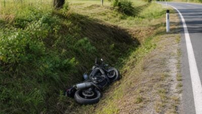 Motorradlenker in Stockenboi schwer verletzt