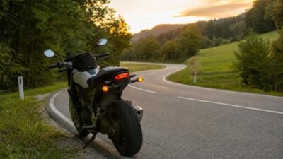 Motorradlenker stürzt auf B119 Richtung Dimbach