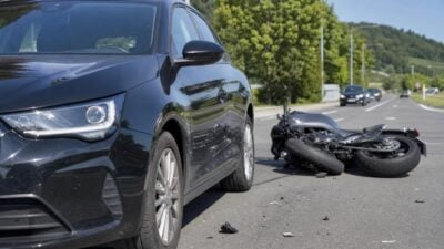 Motorradlenkerin bei Pkw-Kollision in Premstätten schwer verletzt