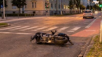 Motorradlenkerin in Graz schwer am Bein verletzt