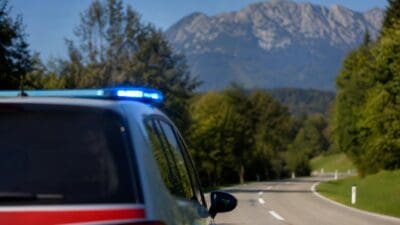 Motorradunfall auf der B100 bei Leisach-Gries nach Sekundenschlaf