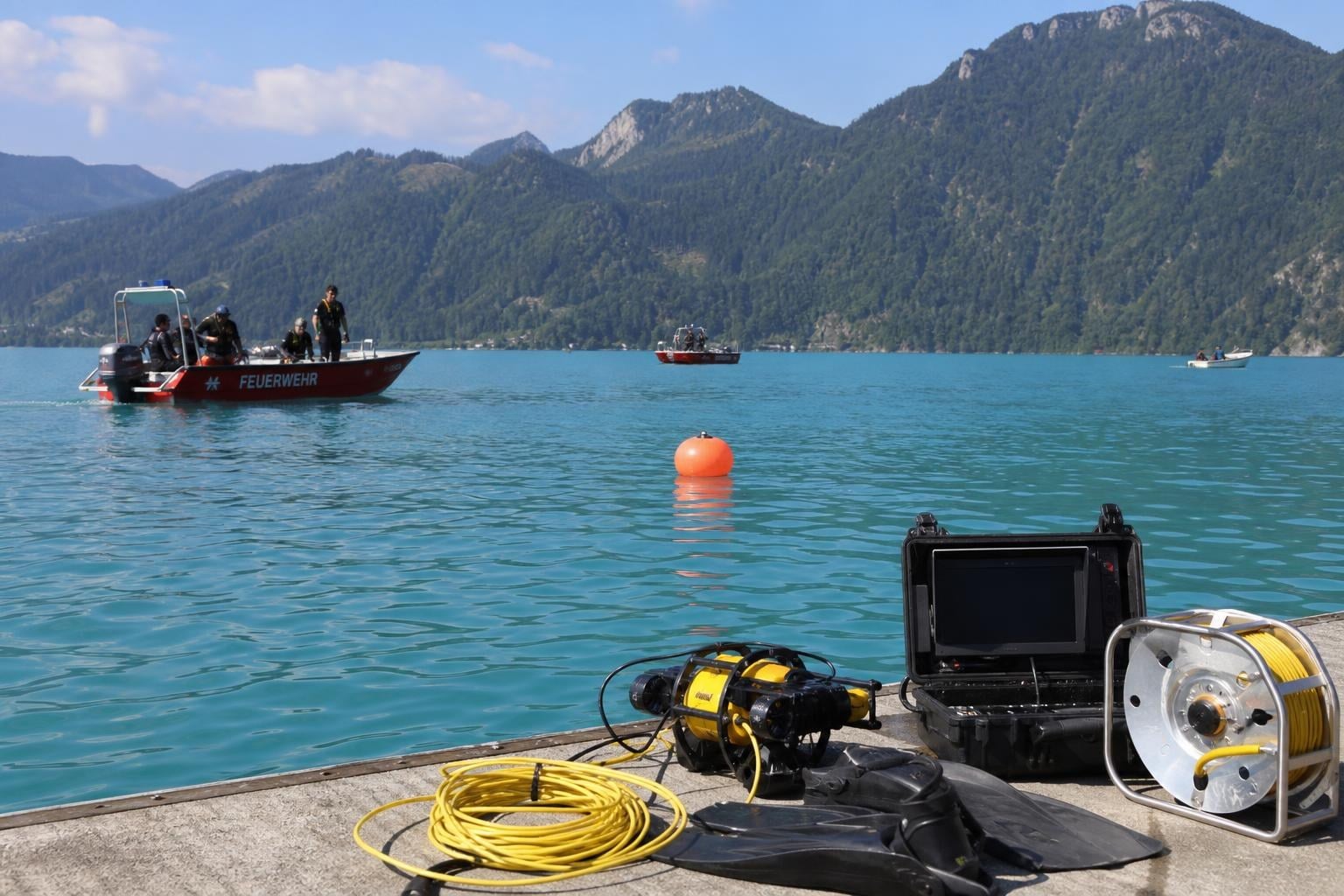 Kleinflugzeug in 160 Metern Tiefe im Attersee geortet