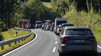 Pkw kippt nach Kollision auf B111 im Lesachtal um