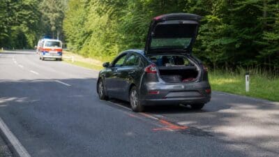 Pkw kippt nach Kollision auf B111 im Lesachtal um