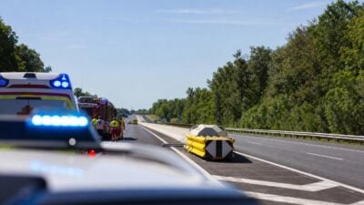 Pkw prallt auf S7 bei Rudersdorf gegen Anprall-Dämpfer