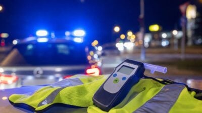 Pkw prallt in Klagenfurt trotz roter Ampel gegen Linienbus