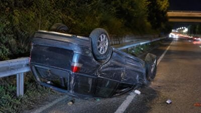 Pkw überschlägt sich nach Kollision auf S2 in Donaustadt