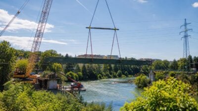 Pongratz-Moore-Steg: 280 Tonnen Stahl in Graz eingehoben