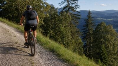 Radfahrer überschlägt sich auf Güterweg Oberegg