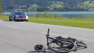 Radfahrerin stürzt in Walchsee und verletzt sich schwer