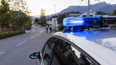 Rennradfahrer bei Pkw-Kollision in Schnifis schwer verletzt