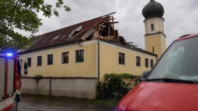 Sturmböen beschädigen Pfarrhaus in Kreuth