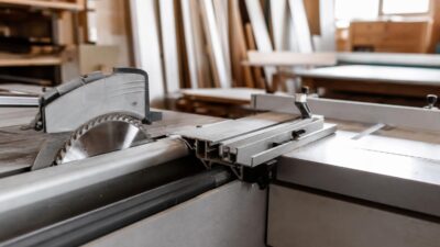 Tischler verletzt sich in Bad Gleichenberg an Formatkreissäge