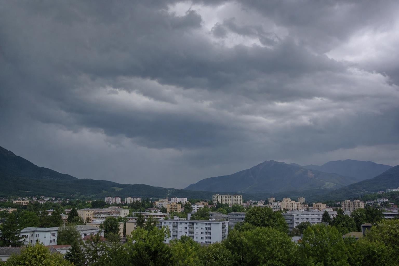 Unwettergefahr steigt: Gewitter ziehen über Kärnten