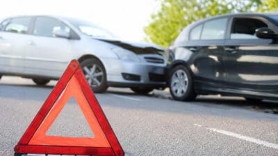 Zwei Autos stoßen in Wernberg zusammen