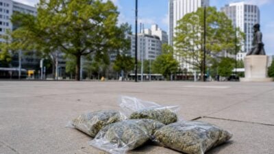 Zwei mutmaßliche Drogendealer am Keplerplatz festgenommen