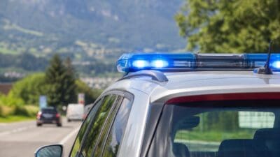 Zwei Verletzte bei Verkehrsunfall auf der B198 bei Weißenbach am Lech