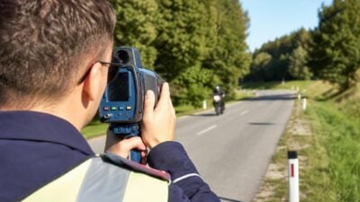 17-Jähriger stürzt nach Flucht vor Polizei in Jaunstein