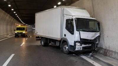 22-Jährige bei Unfall im Ehrentalerbergtunnel verletzt