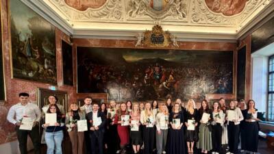 28 Pflegekräfte erhalten in Graz Zeugnisse und Diplome