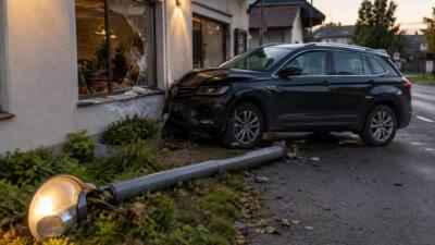27-Jähriger fährt beim Einparken in Haag gegen Straßenlaterne