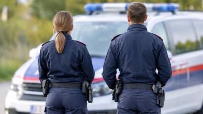 Pkw und E-Motorrad kollidieren in Längenfeld