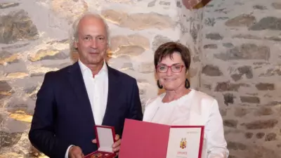 Großes Ehrenzeichen für Jörg Tschmelitsch auf Burg Taggenbrunn