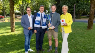 Alexander Rauchenwald in Klagenfurt als Eishockey-Superstar geehrt