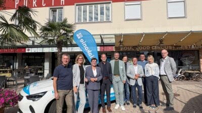 Gruppe von Personen vor dem Porcia Center in Spittal an der Drau