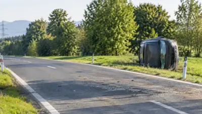Pkw überschlägt sich nach Unfall auf L190 in Nenzing