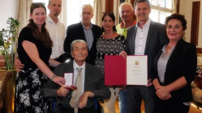 Richard Götz erhält Ehrenzeichen des Landes Kärnten in Villach