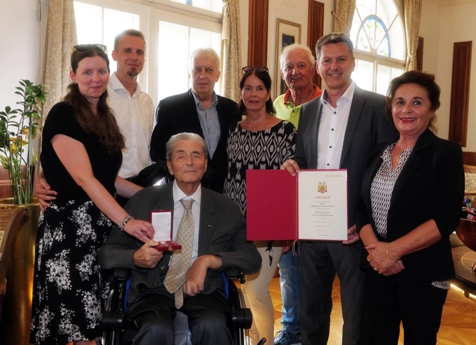 Richard Götz erhält Ehrenzeichen des Landes Kärnten in Villach