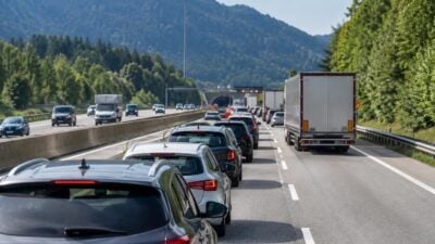 A11 und A23: Lange Staus im Urlauberreiseverkehr