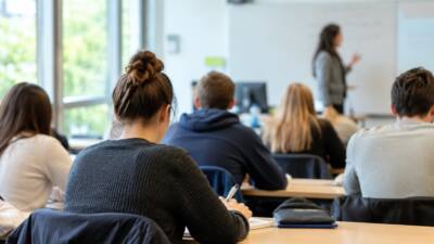 Ab 2026/27 dauert das Sekundarstufen-Lehramt drei Jahre im Bachelor und zwei im Master