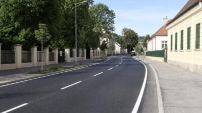 B13 in Perchtoldsdorf nach Fahrbahnerneuerung fertig
