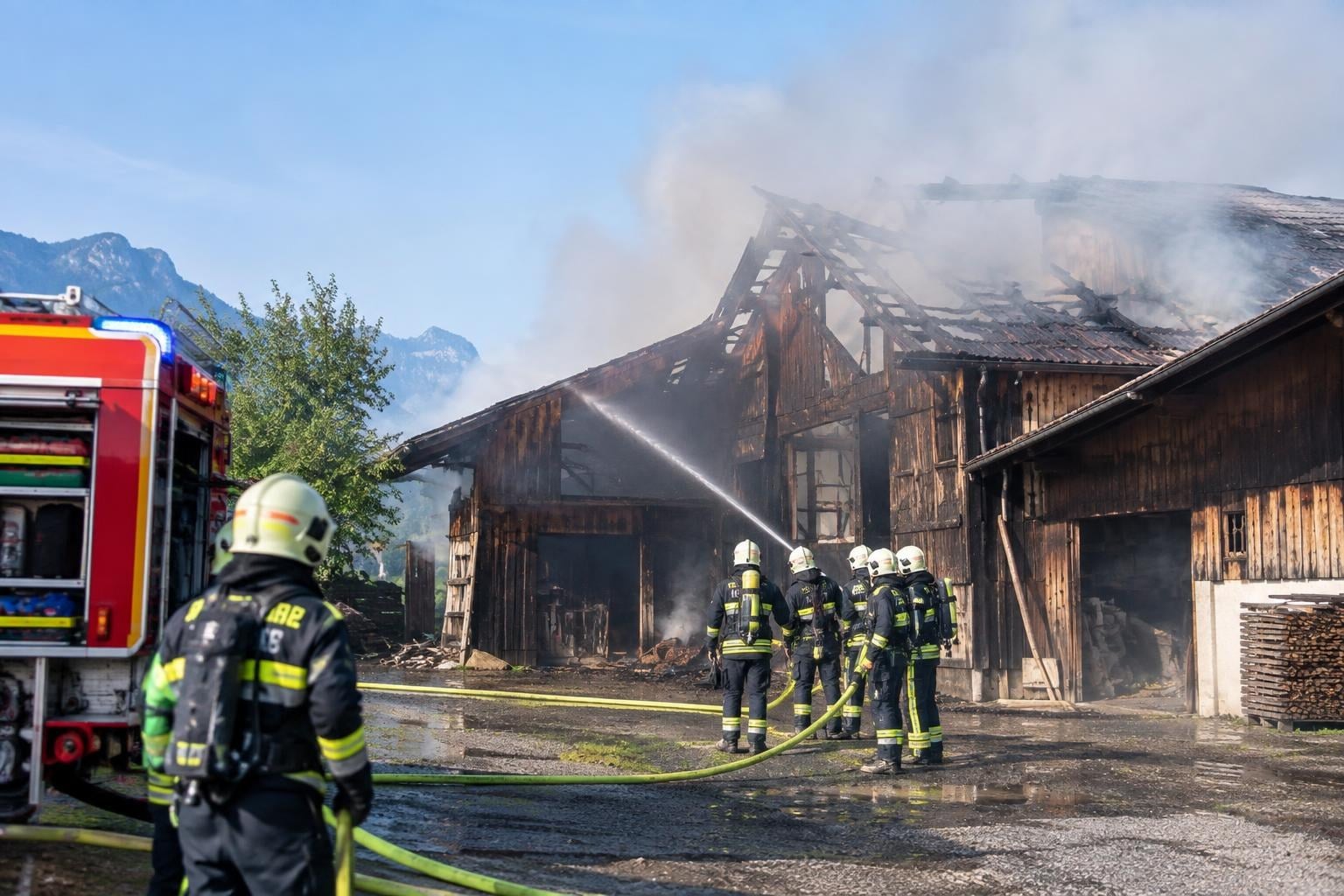 Bauernhofbrand in Karres gelöscht