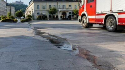 Benzinspur nach technischem Gebrechen am Burgplatz