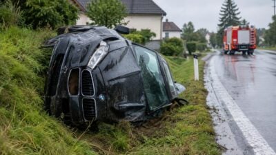 BMW überschlägt sich bei Chorherrn nach Unfall mit Laterne
