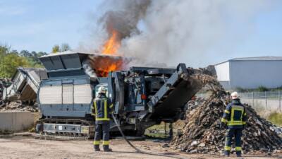 Brand an mobiler Schredderanlage vollständig gelöscht
