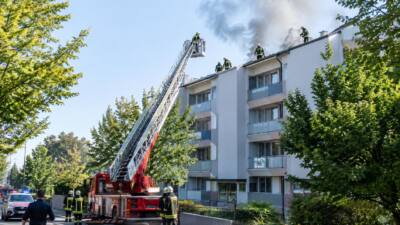 Brand auf dem Flachdach einer Wohnanlage in Graz gelöscht