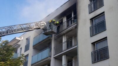 Brand in Dornbirn: Feuerwehr rettet 20 Bewohner von Balkonen