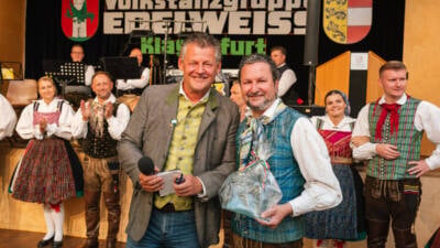 Volkstanzgruppe Edelweiss erhält Gläsernen Lindwurm in Krumpendorf