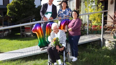 Margaretha Knoblich feiert ihren 100. Geburtstag mit Gartenfest